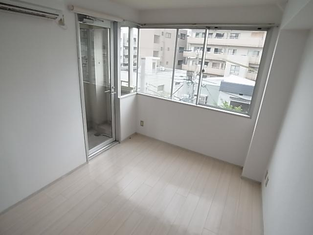 マンションみやけの洋室