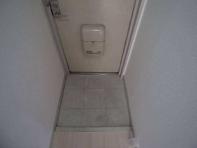 マンションみやけの玄関