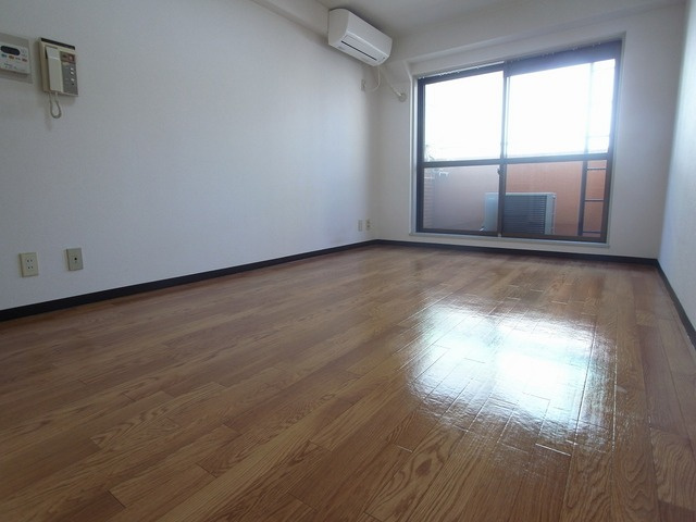 ライオンズマンション神戸花隈の洋室