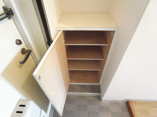 ライオンズマンション神戸花隈の玄関