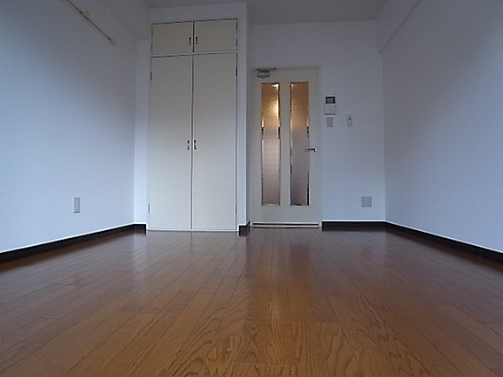 フローラル神戸の居間・リビング