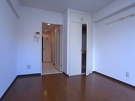 フローラル神戸の居間・リビング