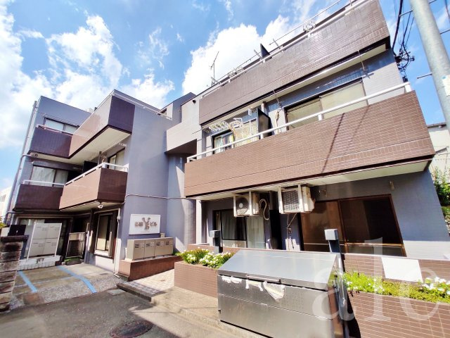 新宿ワイズビルの外観|お洒落な外観、リノベーション済みマンション！