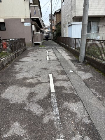 ハイツひるみFの駐車場