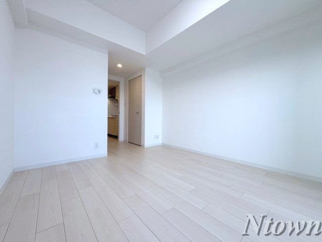 【居間・リビング】 | ディアレイシャス名古屋太閤通Ⅳ | こちらの居間で趣味の時間をお楽しみください