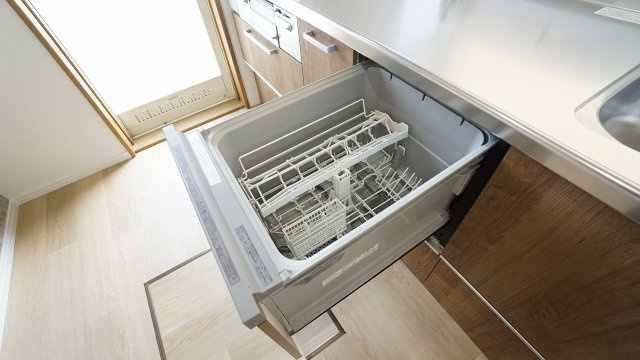 【キッチン】 | 佐伯区河内南１丁目　リフォーム済み４ＬＤＫ＋ウッドデッキテラス戸建て | 食器洗い乾燥機つき