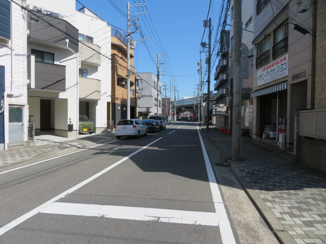 横浜市鶴見区汐入町１丁目の倉庫の周辺
