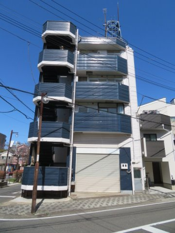 横浜市鶴見区汐入町１丁目の倉庫