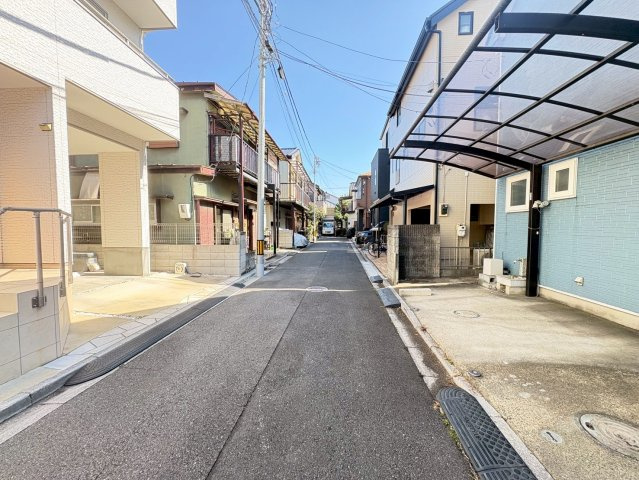 さいたま市南区松本４丁目　中古住宅の駐車場