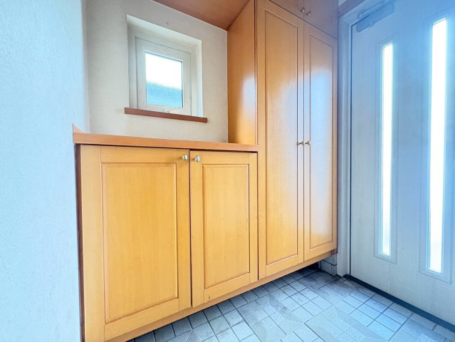 さいたま市南区松本４丁目　中古住宅の玄関