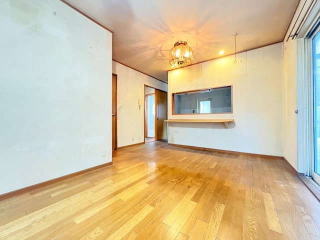 さいたま市南区松本４丁目　中古住宅の居間・リビング