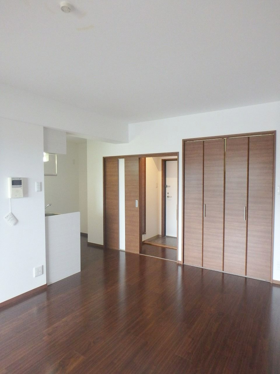 すかる通東の居間・リビング|広いリビングです★