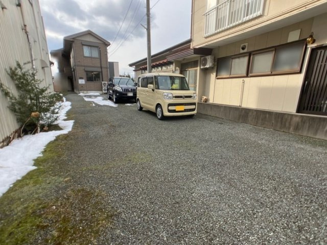 コスミオンⅡ102の駐車場
