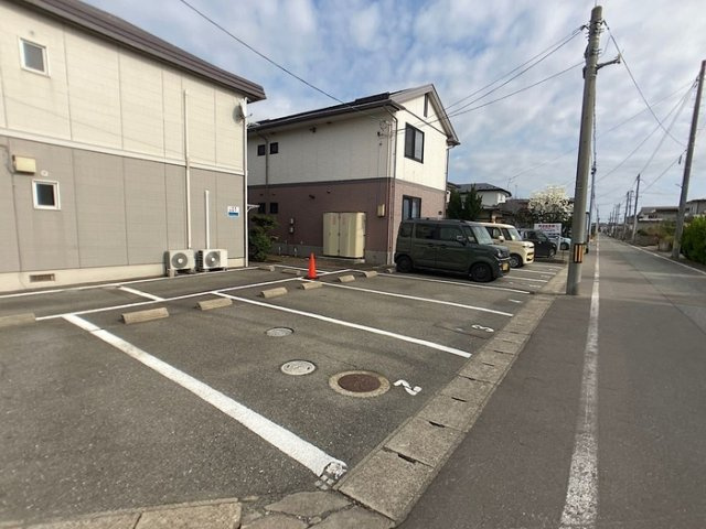 コトー松美ガ丘201の駐車場