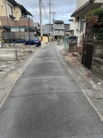 JR嵯峨嵐山駅徒歩8分／4LDK／駐車1台可の前面道路含む現地写真|落ち着いた住宅街に位置する静かな住環境です。