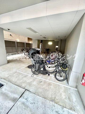 ノルデンハイム江坂アドバンスの駐車場