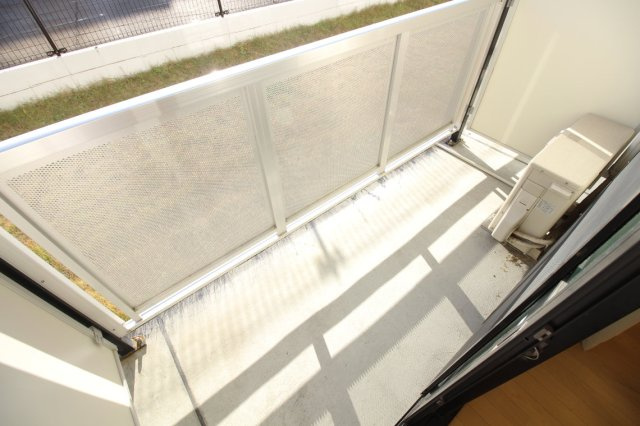 レオパレスサンライトのその他|大型バルコニー　シングルサイズの布団なら2枚干しも可能です