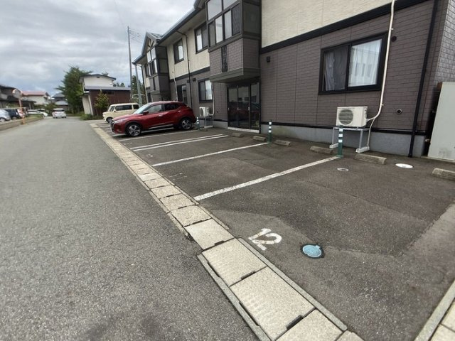 サンライフ広面102の駐車場