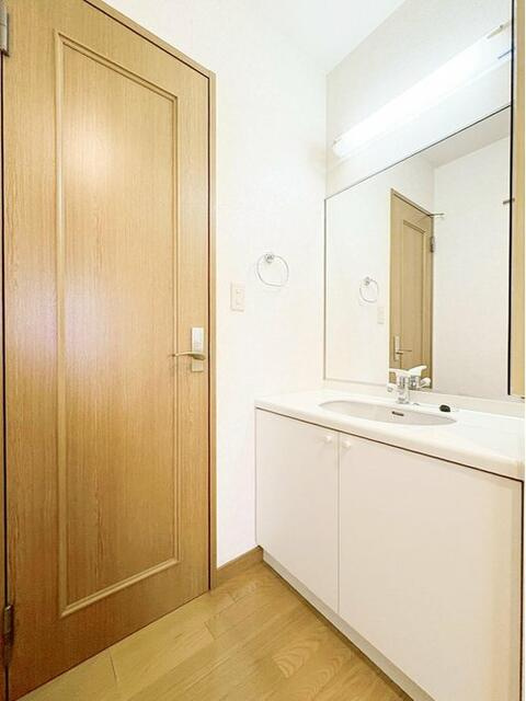 宇都宮市下岡本町　2ＳＬDＫ　中古住宅の独立洗面台