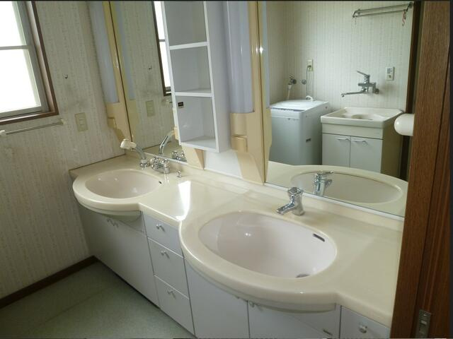 宇都宮市兵庫塚１丁目　4ＳＬＤＫ　中古住宅の独立洗面台