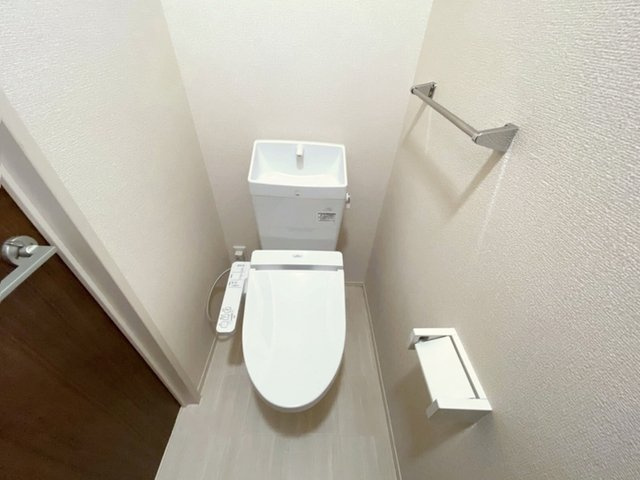 シャトレグランのトイレ|温水洗浄便座付きトイレです。