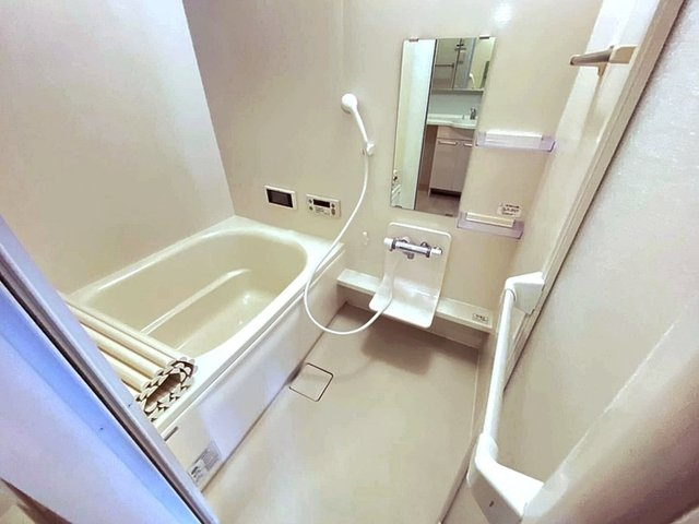 シャトレグランの浴室|浴室換気乾燥機付きの浴槽です。