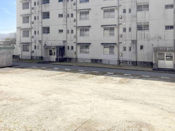 ビレッジハウス山岡1号棟の駐車場