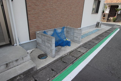 敷地内ゴミ捨て場