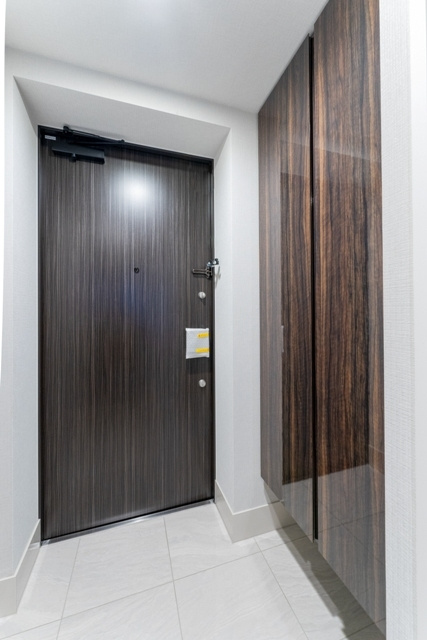 パークスフィア牛込神楽坂の玄関|※写真は同タイプ住戸です。