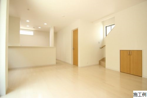 南区新戸新築戸建て　1号棟の居間・リビング|使いやすい居間です