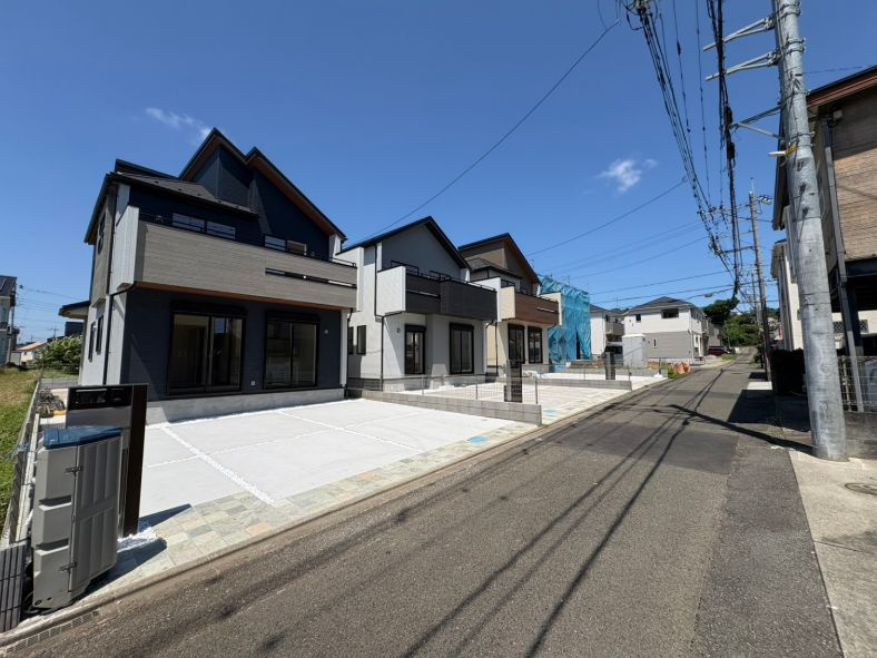 南区新戸新築戸建て　2号棟の前面道路含む現地写真|前面道路含む現地写真です