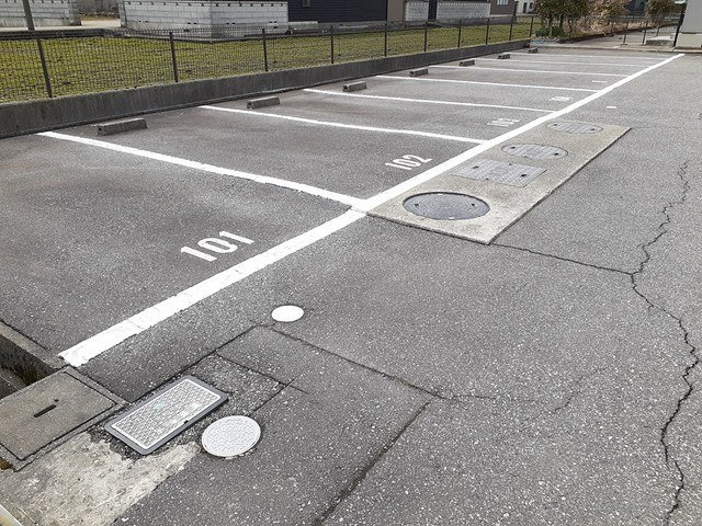 サニーコンフォルの駐車場|駐車場に車を止められます