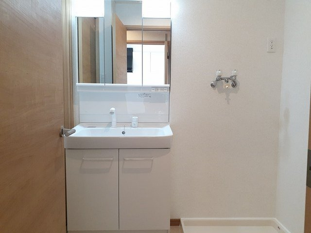 サニーコンフォルの洗面所|脱衣スペースもあります