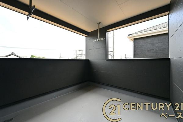 クレイドルガーデン杉本町 ３号棟 ／新築一戸建のバルコニー|■現地撮影写真■ゆったりとしたインナーバルコニー・急な雨でも安心です！