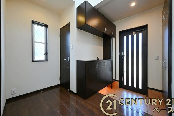 橿原市田中町　一戸建の玄関