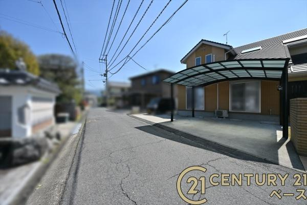橿原市田中町　一戸建の前面道路含む現地写真