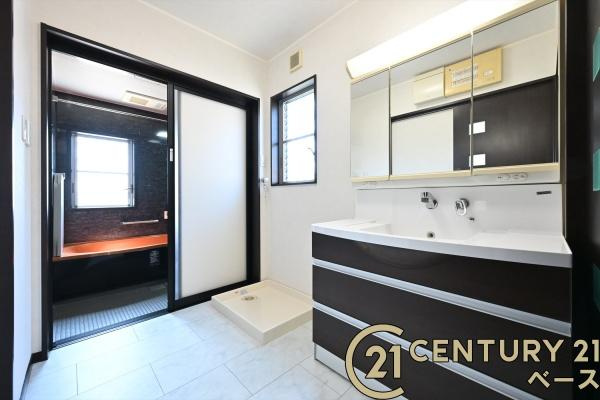 橿原市田中町　一戸建の独立洗面台