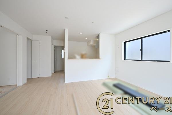 クレイドルガーデン杉本町 ２号棟 ／新築一戸建の居間・リビング|■現地撮影写真■ご家族でくつろいでいただける広々ＬＤＫ！