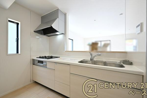 クレイドルガーデン杉本町 ２号棟 ／新築一戸建のキッチン|■現地撮影写真■家族とのコミュニケーションがとりやすい人気の対面式カウンターキッチン！