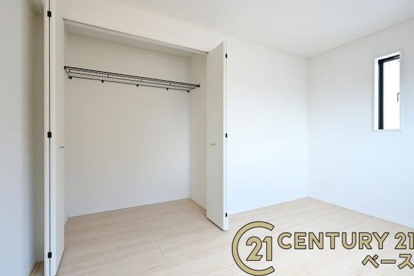 クレイドルガーデン杉本町 ２号棟 ／新築一戸建の収納|■現地撮影写真■各居室にもクローゼットを完備！