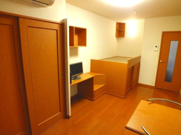 レオパレス池の辺ティエスの居間・リビング