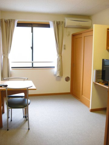 レオパレス大和田の居間・リビング