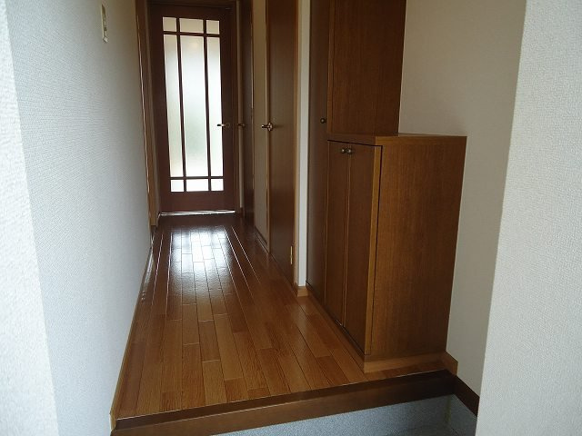 ファミール岡本Ⅱの玄関