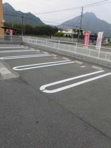 パレスみのりの駐車場