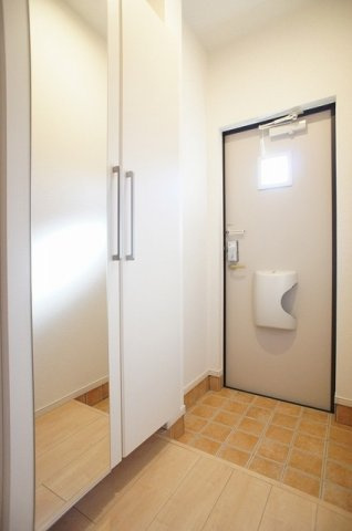 レイクサイドコートの玄関