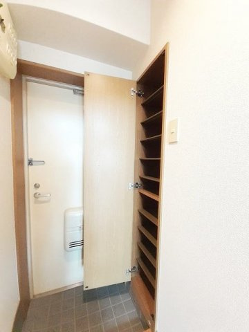 レルベ保田窪の玄関
