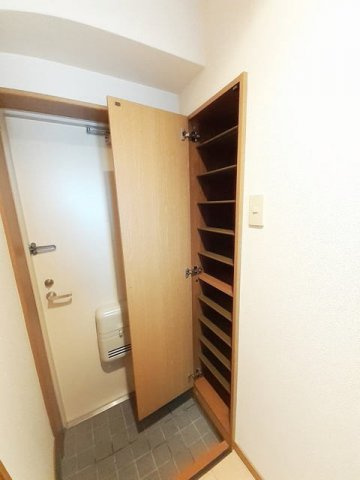レルベ保田窪の玄関