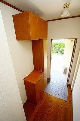 アビデ八久保の玄関