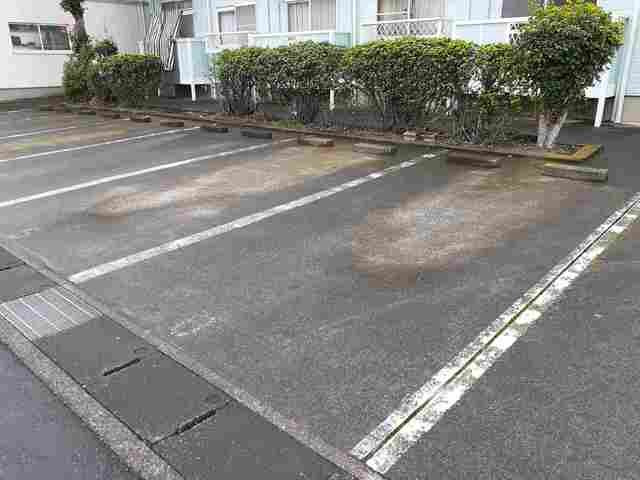 エルディム和の駐車場