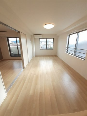 Ｉ・ＶＩＬＬＡＧＥ大手町　Ａの居間・リビング